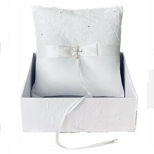 NWT David’s Bridal Wedding Ceremony Ring Bearer Pillow Cushion With Silk Lace